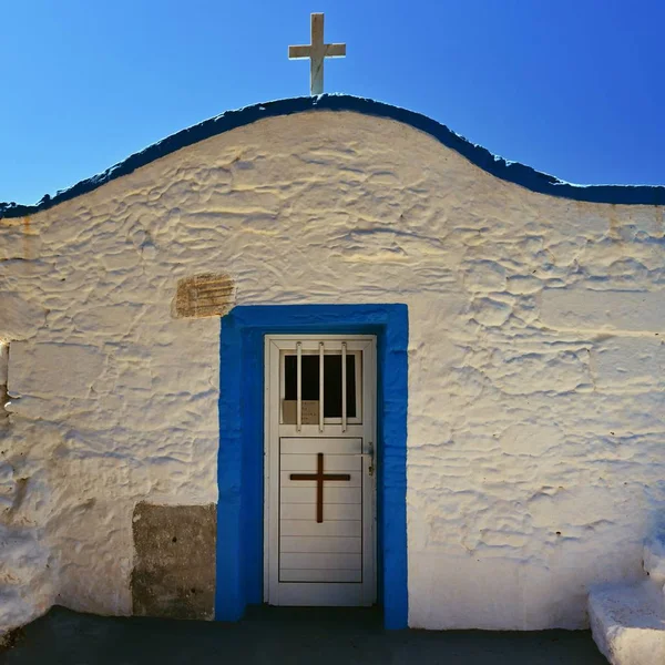 Tradiční krásná malá kaple řeckého stylu. Ostrov Kos-Řecko. — Stock fotografie