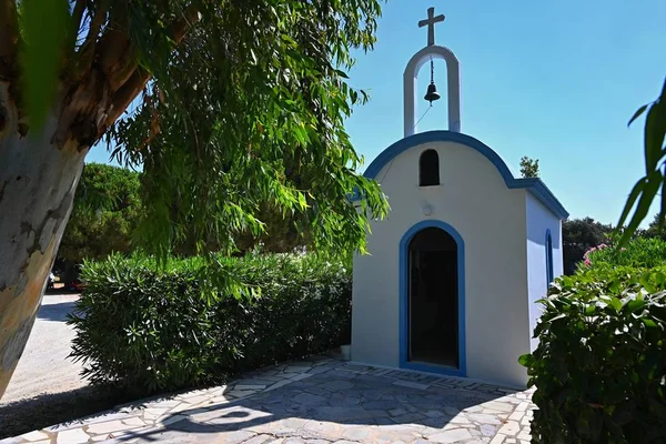 전통적인 아름다운 작은 예배당 그리스 스타일입니다. 코스 아일랜드-그리스. — 스톡 사진