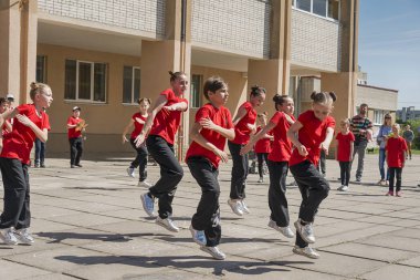 Lviv, Ukrayna - 06 Mayıs 2018: Şehir günü kutlama etkinlikleri. Şehir merkezine yakın dans yarışması gençler katılma .