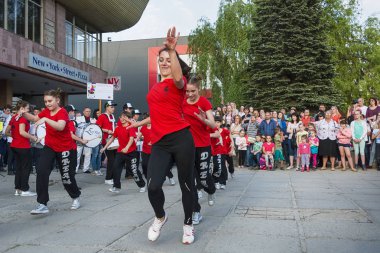 Lviv, Ukrayna - 05 Mayıs 2018: Şehir günü kutlama etkinlikleri. Şehir merkezine yakın dans yarışması gençler katılma .