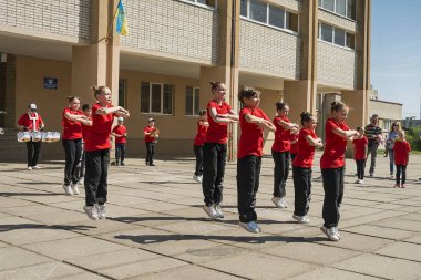Lviv, Ukrayna - 06 Mayıs 2018: Şehir günü kutlama etkinlikleri. Şehir merkezine yakın dans yarışması gençler katılma .