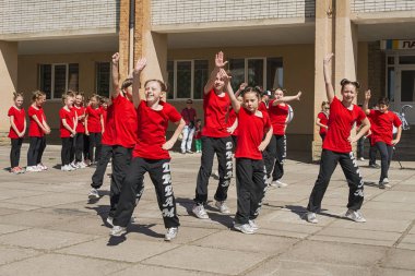 Lviv, Ukrayna - 06 Mayıs 2018: Şehir günü kutlama etkinlikleri. Şehir merkezine yakın dans yarışması gençler katılma .