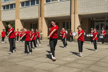 Lviv, Ukrayna - 06 Mayıs 2018: Şehir günü kutlama etkinlikleri. Şehir merkezine yakın dans yarışması gençler katılma .