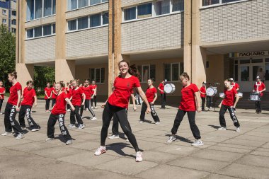 Lviv, Ukrayna - 06 Mayıs 2018: Şehir günü kutlama etkinlikleri. Şehir merkezine yakın dans yarışması gençler katılma .