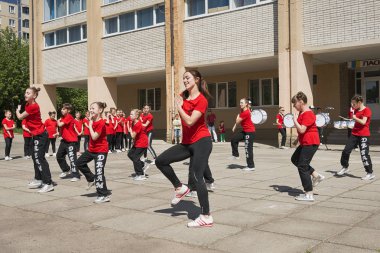 Lviv, Ukrayna - 06 Mayıs 2018: Şehir günü kutlama etkinlikleri. Şehir merkezine yakın dans yarışması gençler katılma .