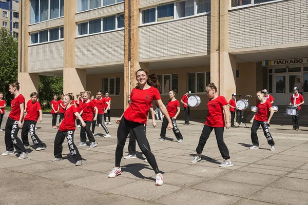 Lviv, Ukrayna - 06 Mayıs 2018: Şehir günü kutlama etkinlikleri. Şehir merkezine yakın dans yarışması gençler katılma .