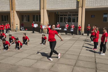 Lviv, Ukrayna - 06 Mayıs 2018: Şehir günü kutlama etkinlikleri. Şehir merkezine yakın dans yarışması gençler katılma .