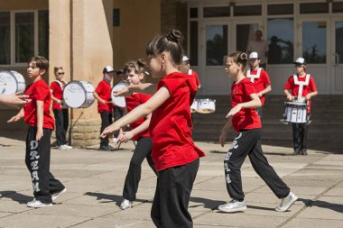 Lviv, Ukrayna - 06 Mayıs 2018: Şehir günü kutlama etkinlikleri. Şehir merkezine yakın dans yarışması gençler katılma .