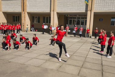 Lviv, Ukrayna - 06 Mayıs 2018: Şehir günü kutlama etkinlikleri. Şehir merkezine yakın dans yarışması gençler katılma .