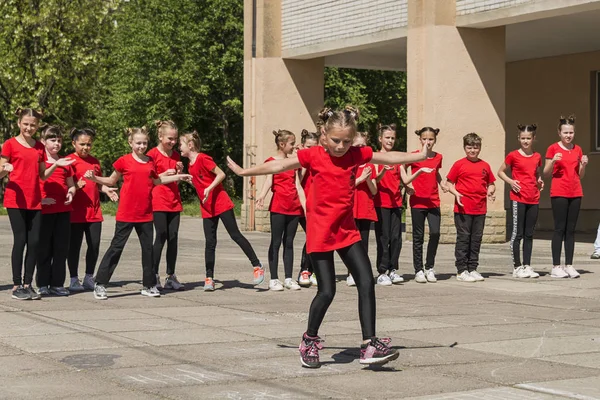 乌克兰 利沃夫 2018年5月06日 城市日之际的庆祝活动 舞蹈团比赛中的儿童舞蹈 — 图库照片