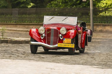 Lviv, Ukrayna - 3 Haziran, 2018:Old retro Aero 50 sahibi ve araba yarışı Leopolis grand prix 2018, Ukrayna katılım alarak bilinmeyen bir yolcu.