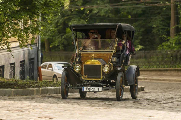 Lviv Ucrania Junio 2018 Viejo Ford Propietario Pasajero Desconocido Que — Foto de Stock