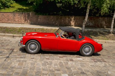 Lviv, Ukrayna - 3 Haziran, 2018:Old retro Mga 1500 sahibi ve araba yarışı Leopolis grand prix 2018, Ukrayna katılım alarak bilinmeyen bir yolcu.