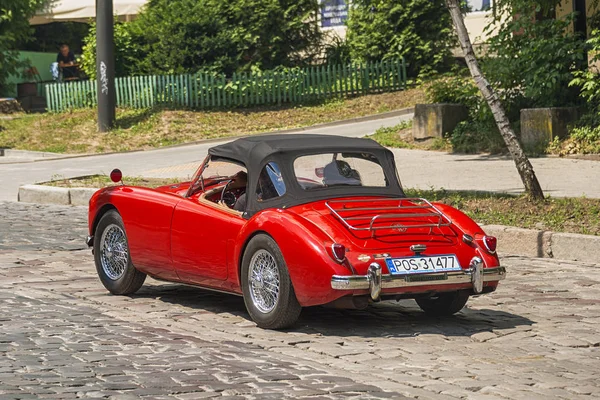 Lviv, Ukrayna - 3 Haziran, 2018:Old retro Mga 1500 sahibi ve araba yarışı Leopolis grand prix 2018, Ukrayna katılım alarak bilinmeyen bir yolcu.