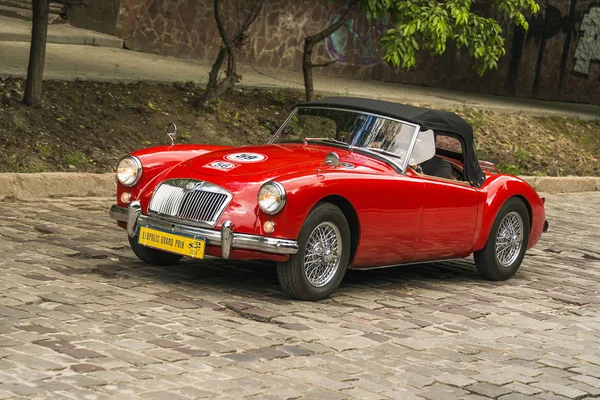 Lviv, Ukrayna - 3 Haziran, 2018:Old retro Mga 1500 sahibi ve araba yarışı Leopolis grand prix 2018, Ukrayna katılım alarak bilinmeyen bir yolcu.