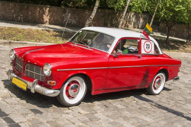 Lviv, Ukrayna - 3 Haziran, 2018:Old retro araba Volvo Amazon 13134 sahibi ve yarış Leopolis grand prix 2018, Ukrayna katılım alarak bilinmeyen bir yolcu.