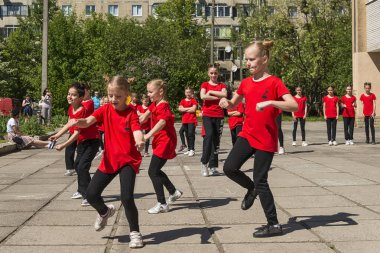 Lviv, Ukrayna - 06 Mayıs 2018: Şehir günü kutlama etkinlikleri. Şehir merkezine yakın dans yarışması gençler katılma .