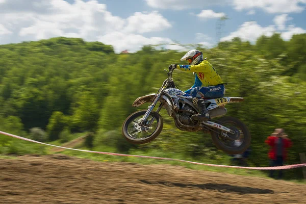 Unknown  motorcycle racer overcome the track — Stock Photo, Image