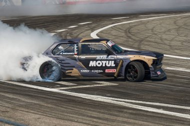 Pilot Marek Wartalowicz üzerinde otomobil markası Bmw tr üstesinden gelir.