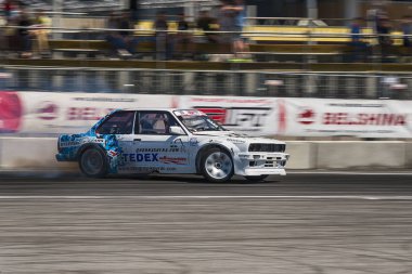 Drift araba marka üstesinden Bmw dönüş izle
