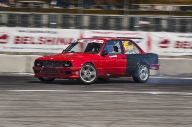 Drift araba marka üstesinden Bmw dönüş izle