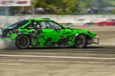 Drift araba marka üstesinden Nissan dönüş izle