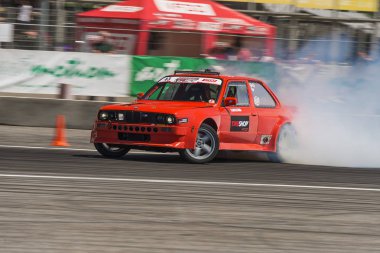 Drift araba marka üstesinden Bmw dönüş izle
