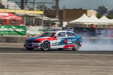 Drift araba marka üstesinden Bmw dönüş izle