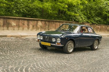 Eski retro araba Alfa Romeo Gulia Gt 1300 Bertone 