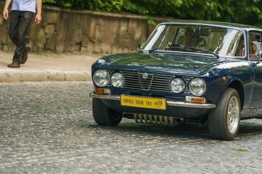 Eski retro araba Alfa Romeo Gulia Gt 1300 Bertone