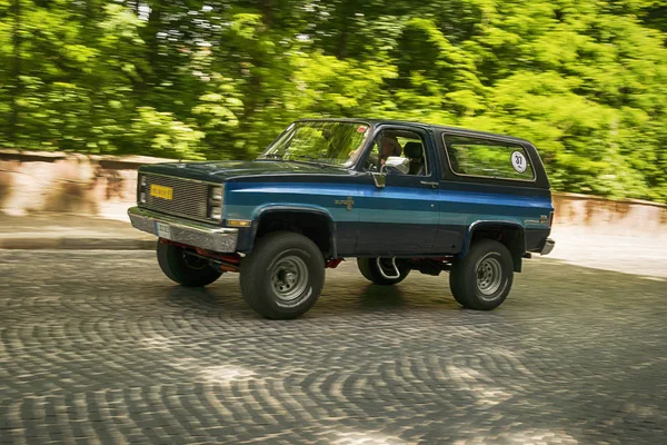 Eski retro araba Chevrolet Blazer K5