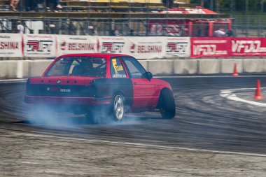 Drift araba marka üstesinden Bmw dönüş izle