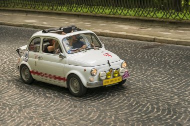 Eski retro araba Fiat 695 Abarth (1969))