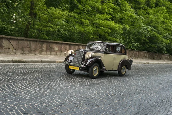 Antiguo coche retro Opel 1.3 mobel 1397 (1934 ) — Foto de Stock