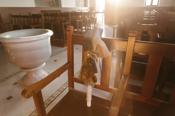 Vela de Bautizo dentro de una iglesia ortodoxa — Foto de Stock
