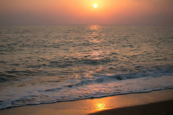 Pôr-do-sol laranja no mar — Fotografia de Stock