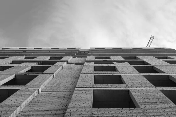 Foto Preto Branco Edifício Residencial Vários Andares Construção Guindaste Fundo — Fotografia de Stock