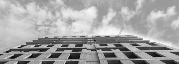 Zwart Wit Panorama Van Een Woongebouw Met Meerdere Verdiepingen Aanbouw — Stockfoto