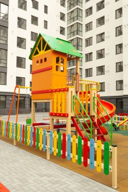 Yerleşim yerindeki güzel oyun alanı