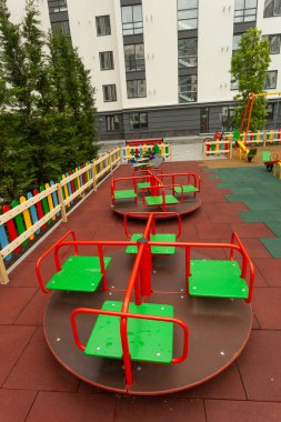 Yerleşim yerindeki güzel oyun alanı