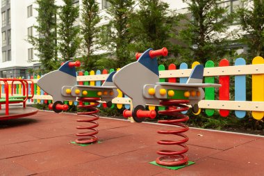 Yerleşim yerindeki güzel oyun alanı