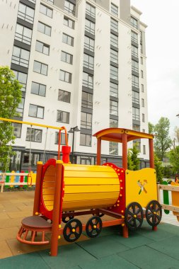 Yerleşim yerindeki güzel oyun alanı