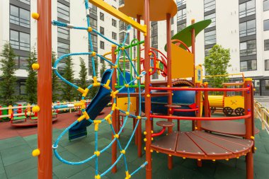 Yerleşim yerindeki güzel oyun alanı