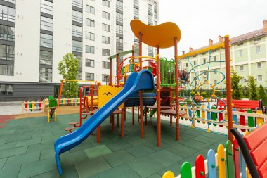 Yerleşim yerindeki güzel oyun alanı