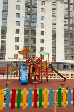 Yerleşim yerindeki güzel oyun alanı
