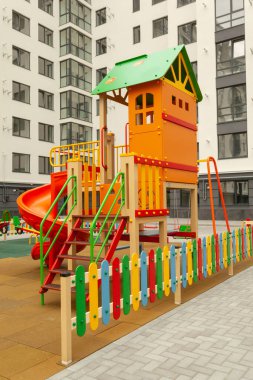 Yerleşim yerindeki güzel oyun alanı