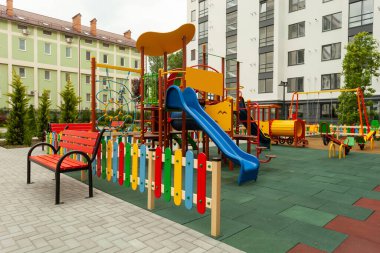 Yerleşim yerindeki güzel oyun alanı