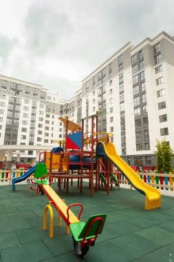Yerleşim yerindeki güzel oyun alanı
