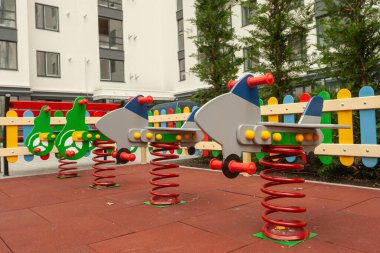 Yerleşim yerindeki güzel oyun alanı