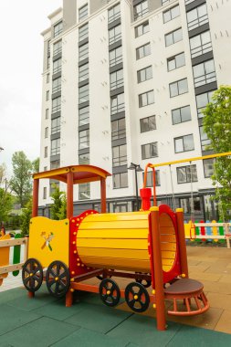 Yerleşim yerindeki güzel oyun alanı